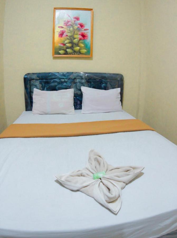Hotel Mathilda Maumere Exterior photo